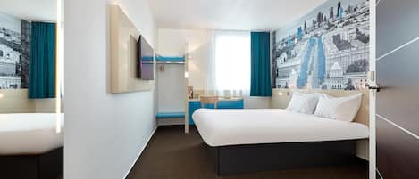 1 bedroom, desk, laptop workspace, blackout drapes