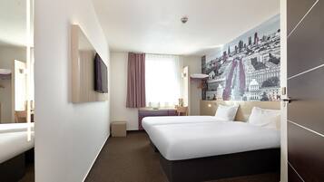 Standard Twin Room, 2 Twin Beds | Desk, laptop workspace, blackout curtains, iron/ironing board