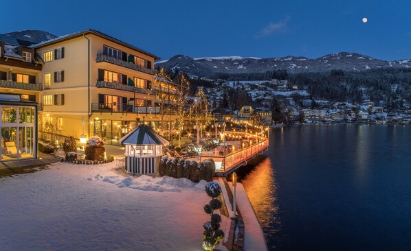 Front of property - evening/night - Seeglück Hotel Forelle Superior (Millstatt)