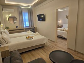 Superior Suite | Minibar, in-room safe, blackout drapes, soundproofing