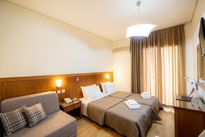 Twin Room | In-room safe, desk, free WiFi, bed sheets - Philippos Hotel (Volos)