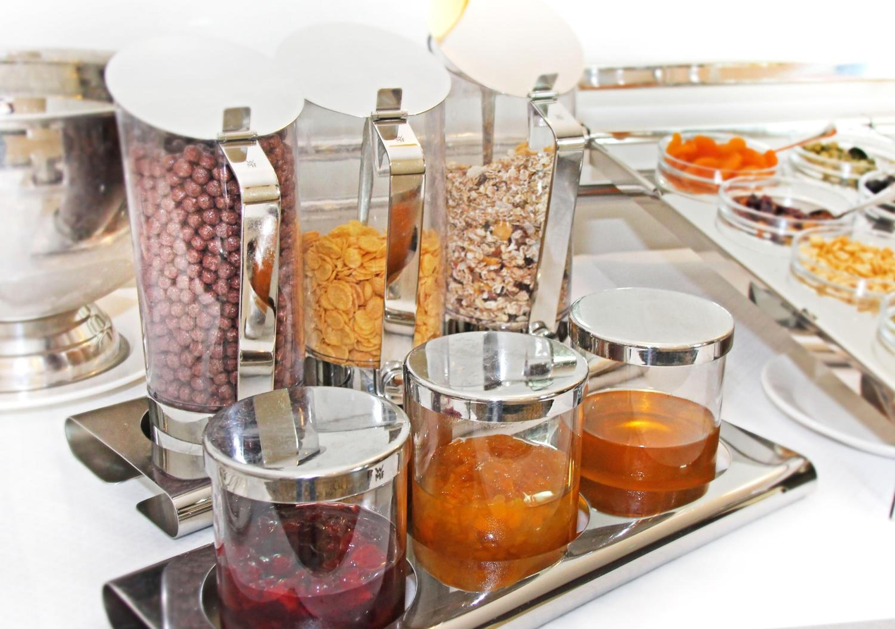 breakfast, lunch, dinner served; international cuisine