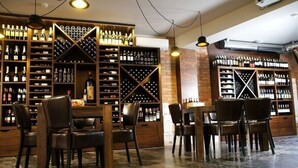 A wine cellar with wooden shelves and chairs. - Hotel Aristo (Bialystok)