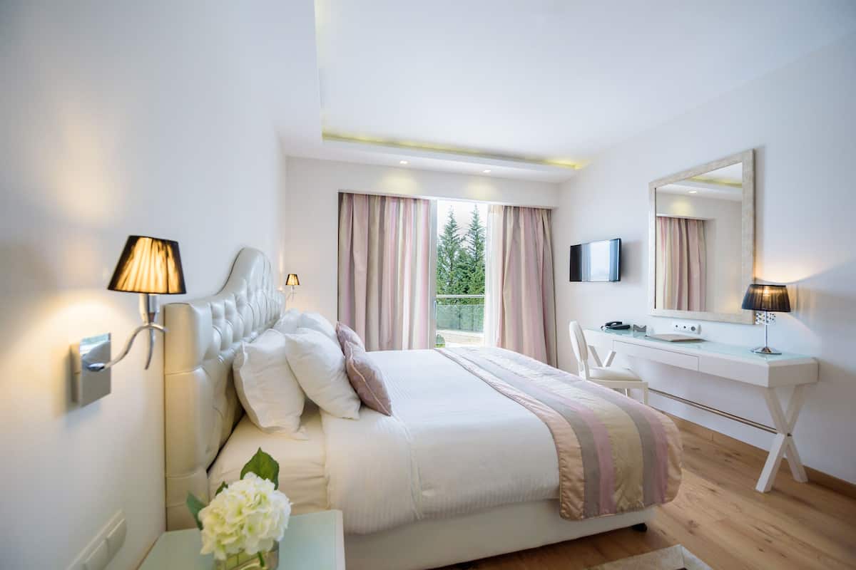 double room single use | premium bedding, minibar, in-room safe, desk