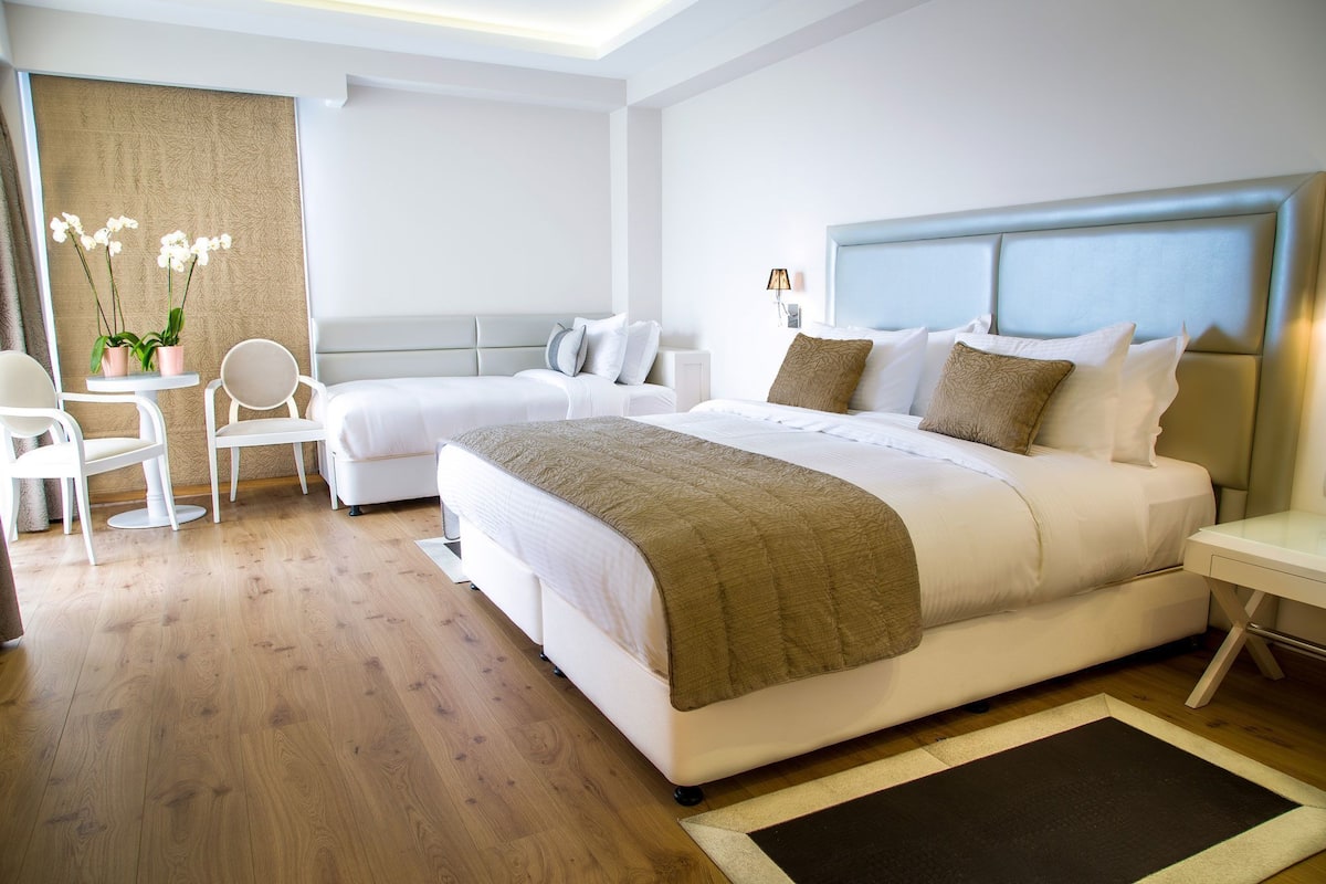 Ropa de cama de alta calidad y minibar