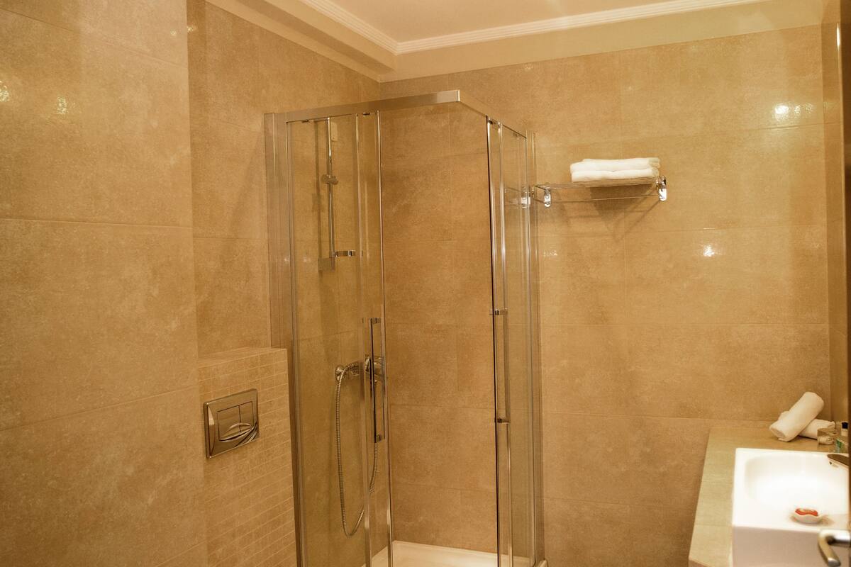 standard double or twin room | bathroom | designer toiletries, hair dryer, bathrobes, slippers