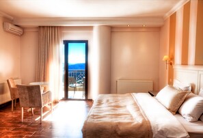 Egyptian cotton sheets, premium bedding, down comforters, pillowtop beds - Enastron View Hotel (Kastoria)