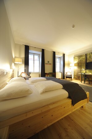 Business Double Room | Premium bedding, individually decorated, soundproofing - Erlebnis Post - Hotel mit EigenART (Spittal an der Drau)