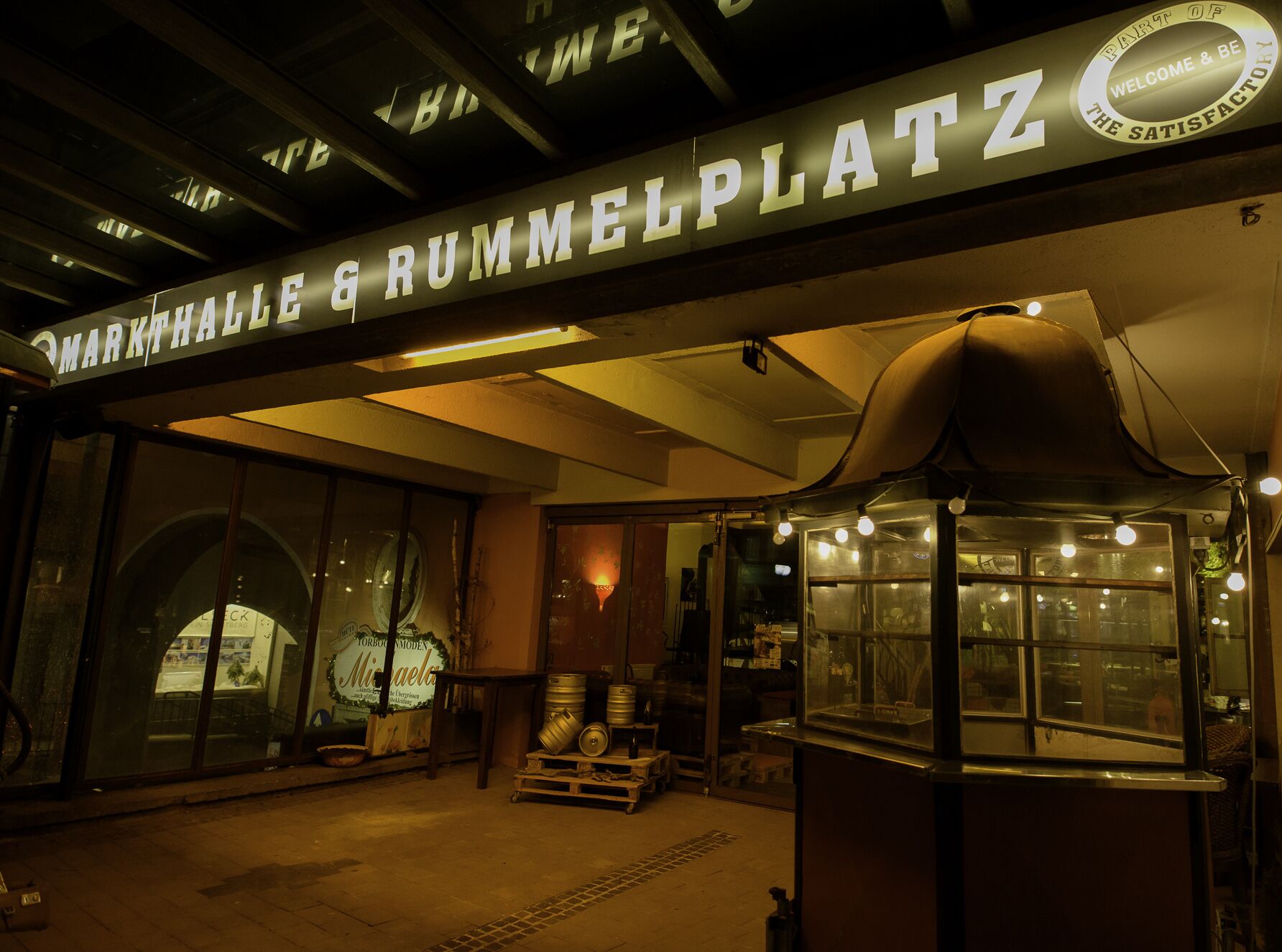 2 restaurants, breakfast, lunch, dinner served; local cuisine