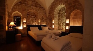 Minibar, wifi gratis y ropa de cama 