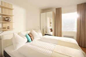 Deluxe House, 3 Bedrooms, Lake View, Lakeside | 3 bedrooms, premium bedding, iron/ironing board, free cribs/infant beds