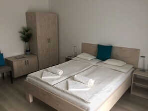 Minibar, in-room safe, desk, soundproofing - Hotel Aqua (Komarom)