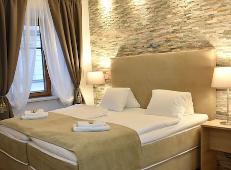 Ropa de cama de alta calidad y escritorio