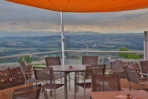 Café da manhã, almoço e jantar; culinária regional