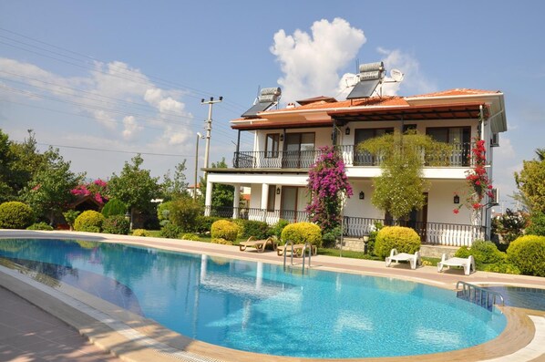 2 outdoor pools, pool umbrellas, pool loungers