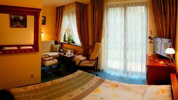 Roupas de cama premium, frigobar, cofres nos quartos