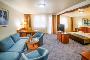 Superior apartment - Main Building with balcony | 1 ห้องนอน, ตู้นิรภัยในห้องพัก, Wi-Fi ฟรี, ผ้าปูที่นอน