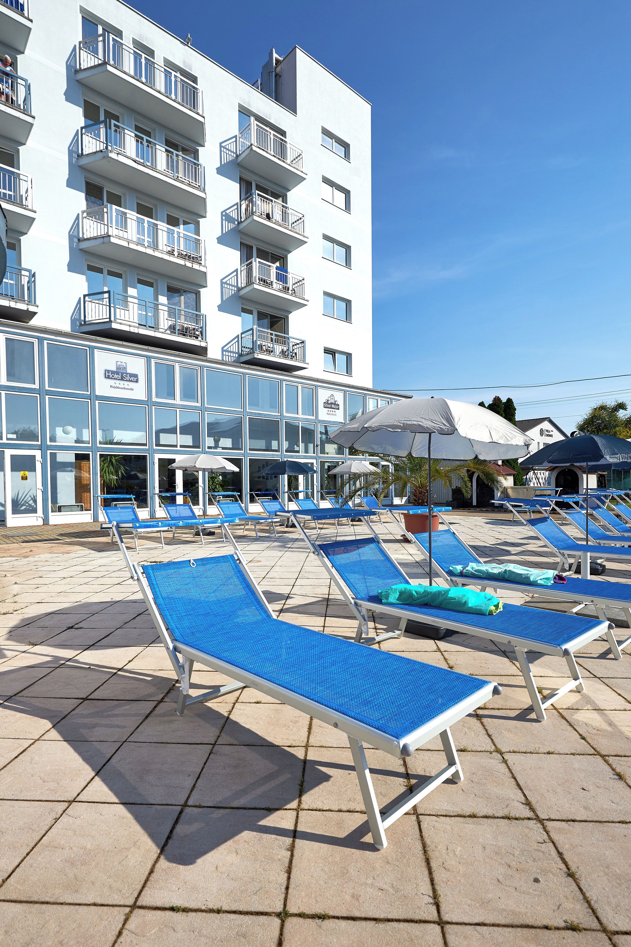 3 piscine coperte, piscina all'aperto, ombrelloni da piscina, lettini