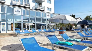 3 piscine coperte, piscina all'aperto, ombrelloni da piscina, lettini