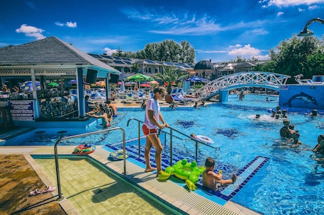 3 indoor pools, outdoor pool, open 7:00 AM to 7:00 PM, pool umbrellas