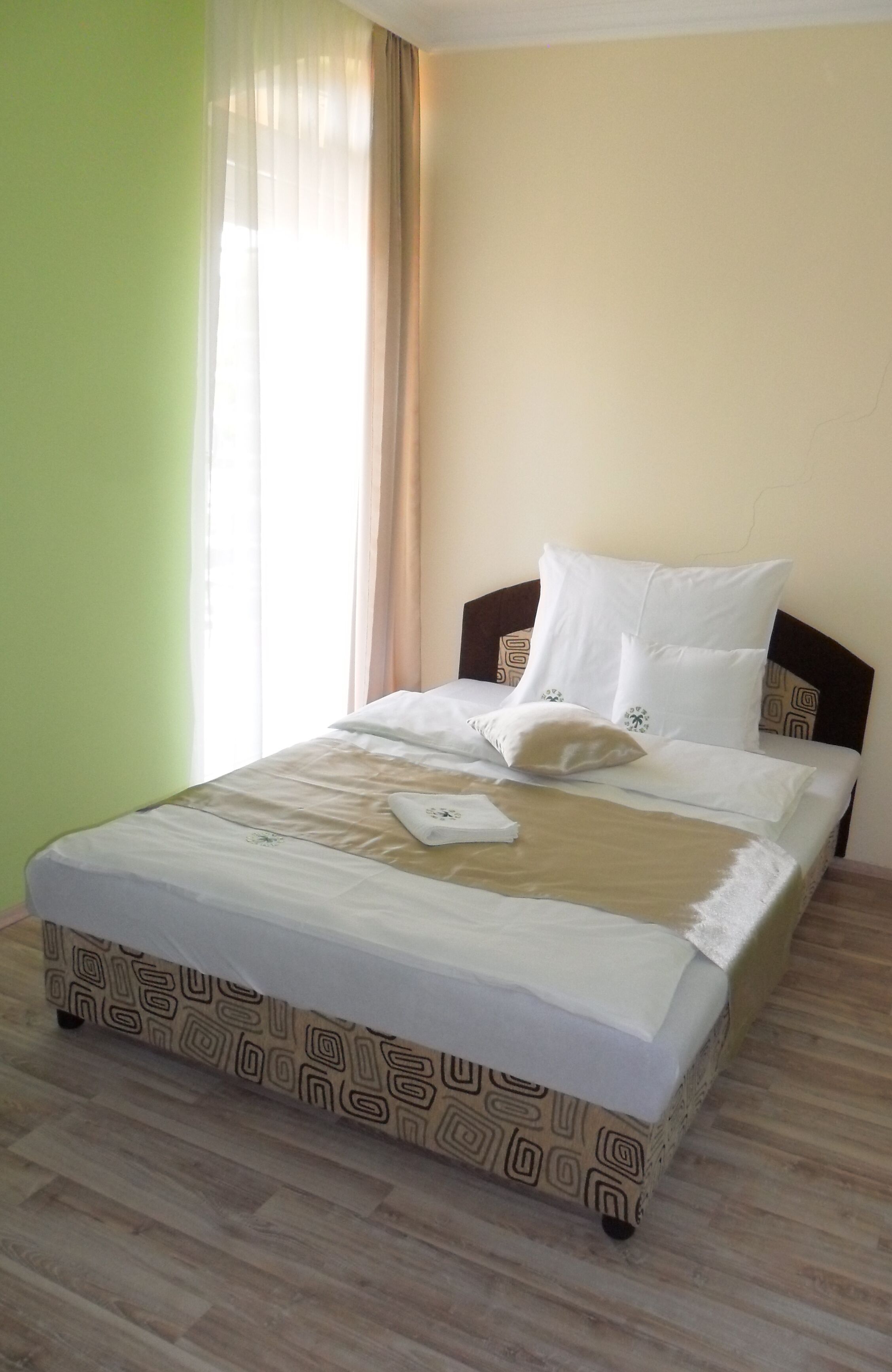 Apartemen Standar | Kedap suara, setrika/meja setrika, Wi-Fi gratis, dan seprai linen