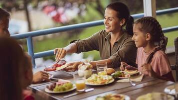 Khu ẩm thực ngoài trời