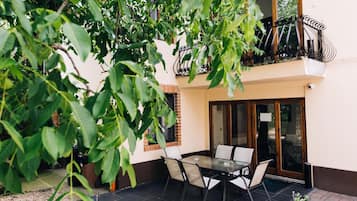 Chambre Triple Standard, non-fumeurs | Vue sur le jardin