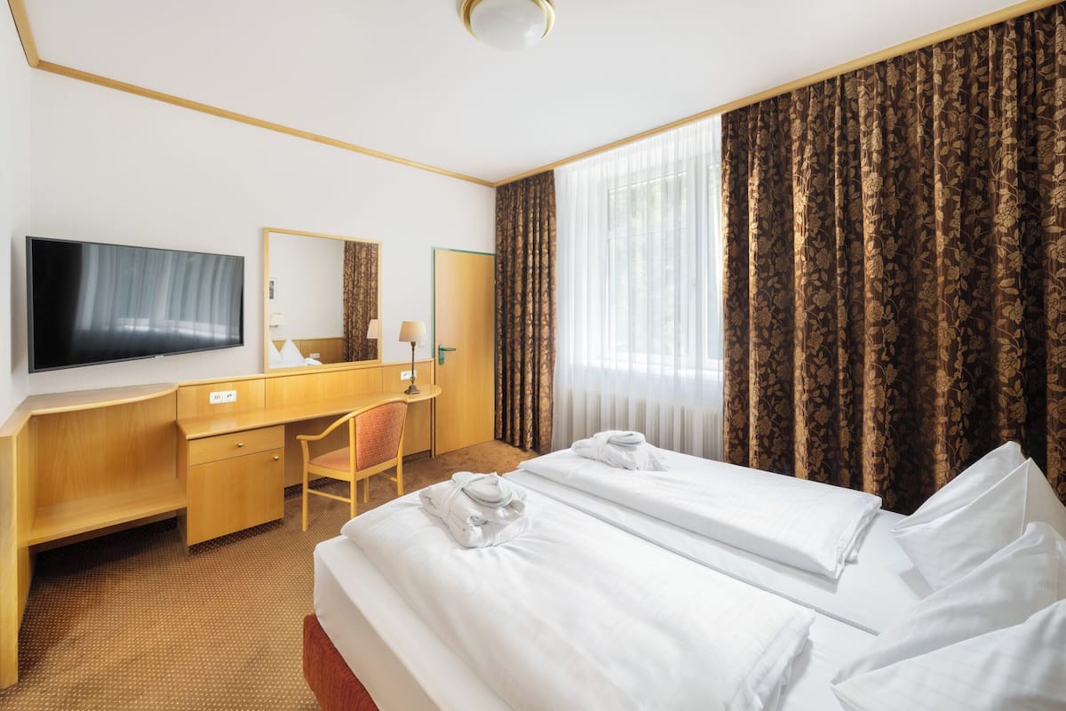 Standard Double Room | Desk, blackout drapes, free WiFi, bed sheets