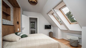 Casa (Zamkowa 10) | Espaço de trabalho para notebook, roupa de cama