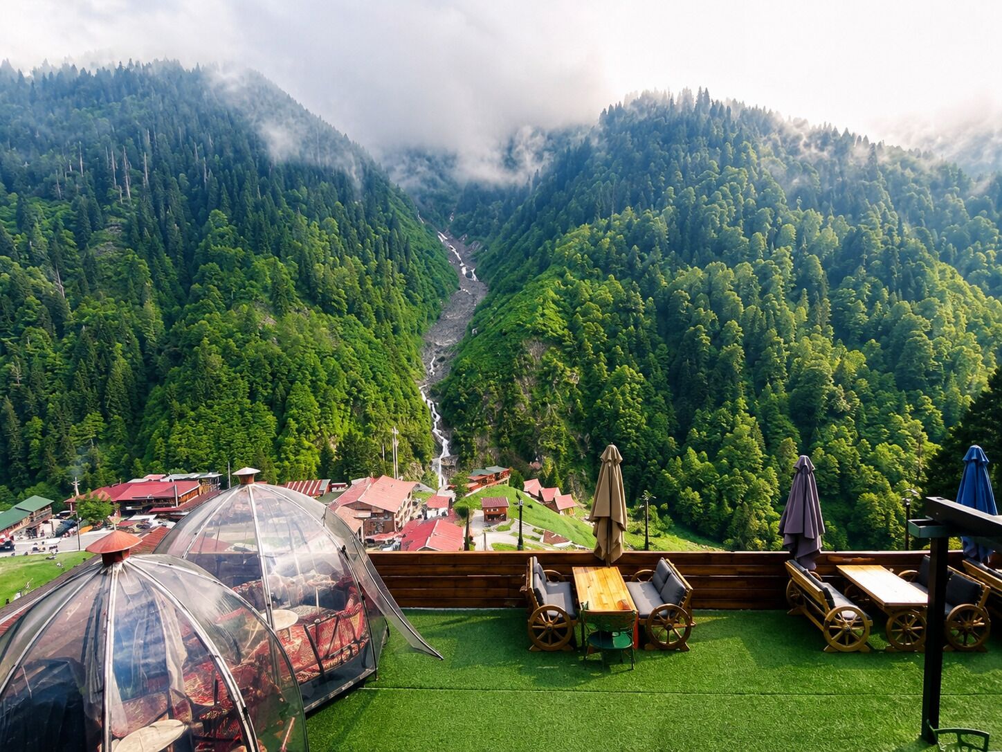 Romantic Double Room, 1 Queen Bed, Bathtub, Mountain View