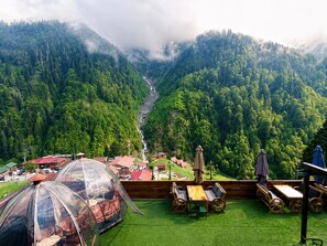 Doppia Romantica, 1 letto queen, vasca da bagno, vista montagna | Minibar, una cassaforte in camera, una scrivania, postazione laptop