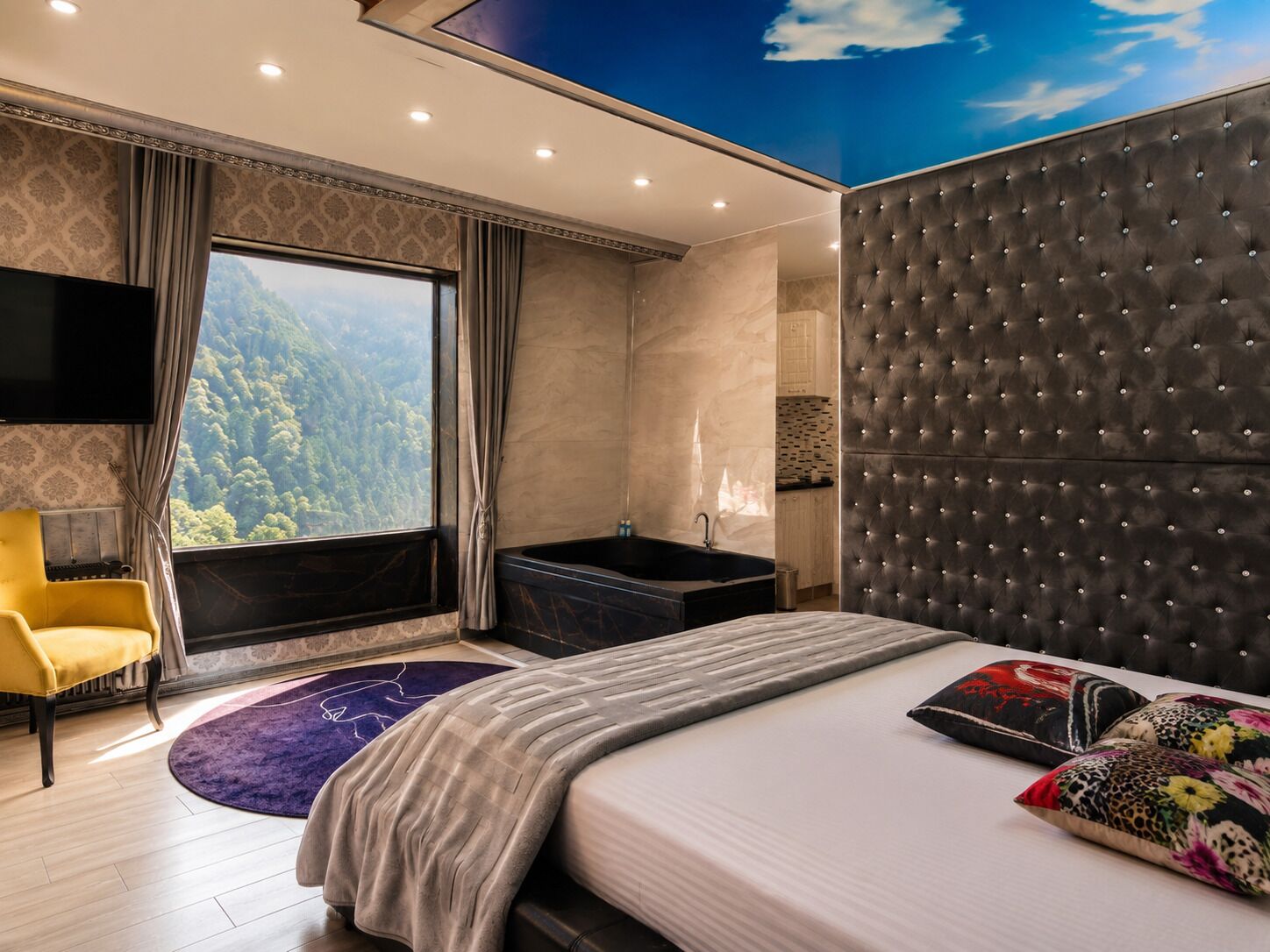 Romantic Double Room, 1 Queen Bed, Bathtub, Mountain View