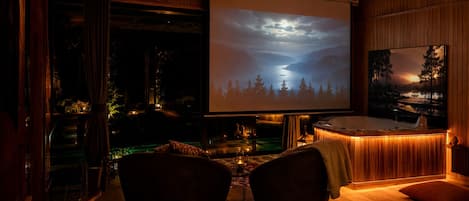 Studiosvit Panoramic - 1 dubbelsäng - bubbelbad - utsikt mot floden | Minibar, värdeförvaringsskåp på rummet och skrivbord