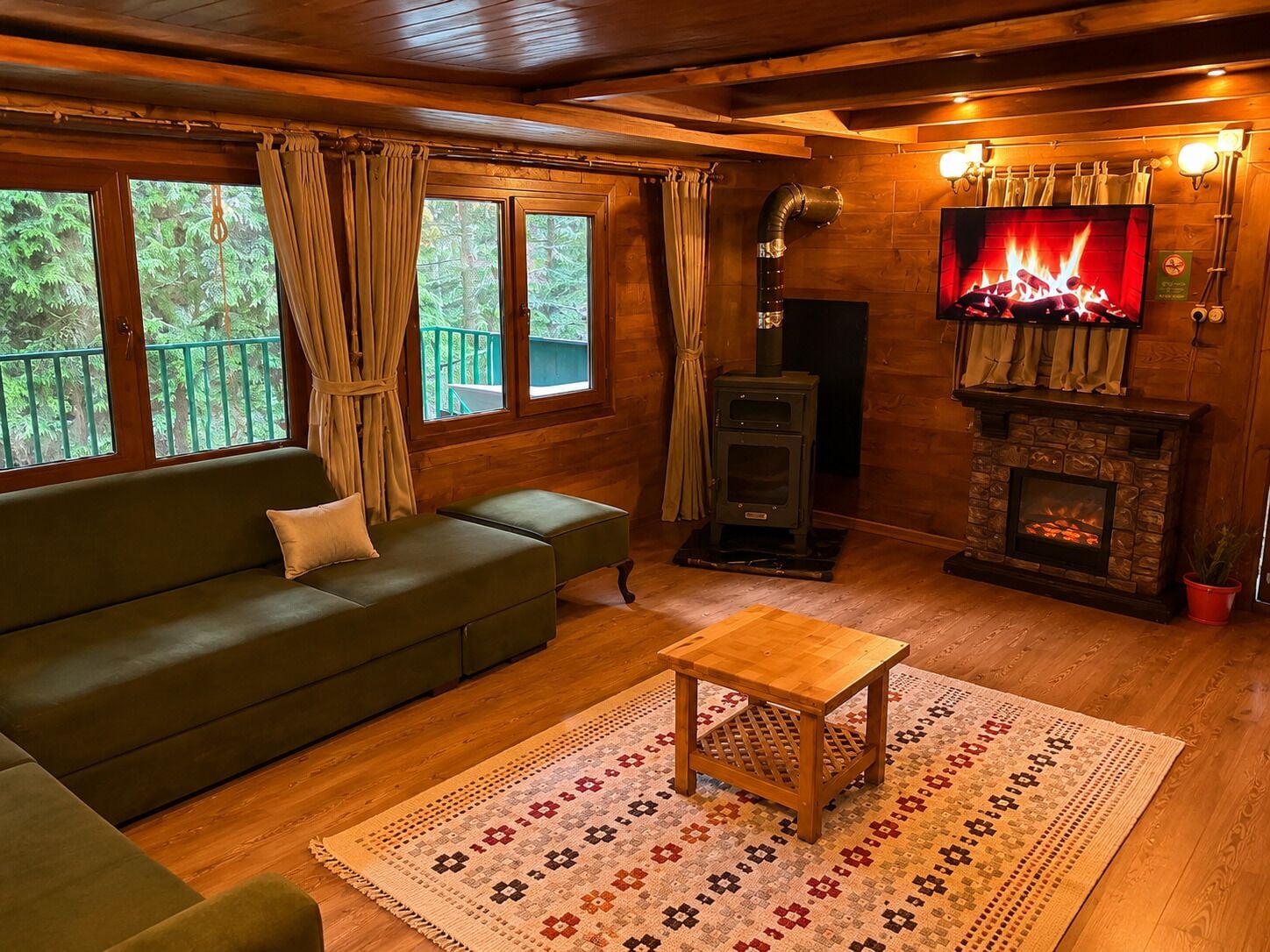 Chalet Tradizionale | Minibar, una cassaforte in camera, una scrivania, postazione laptop