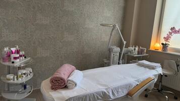 Lichaamsbehandelingen, aromatherapie, body scrubs, gezichtsbehandelingen