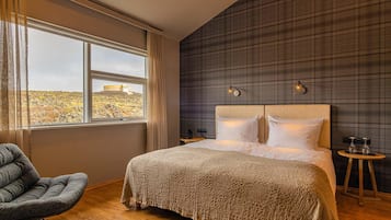 Superior kamer, 1 twee- of 2 eenpersoonsbedden | Donzen dekbedden, individueel gedecoreerd, een bureau