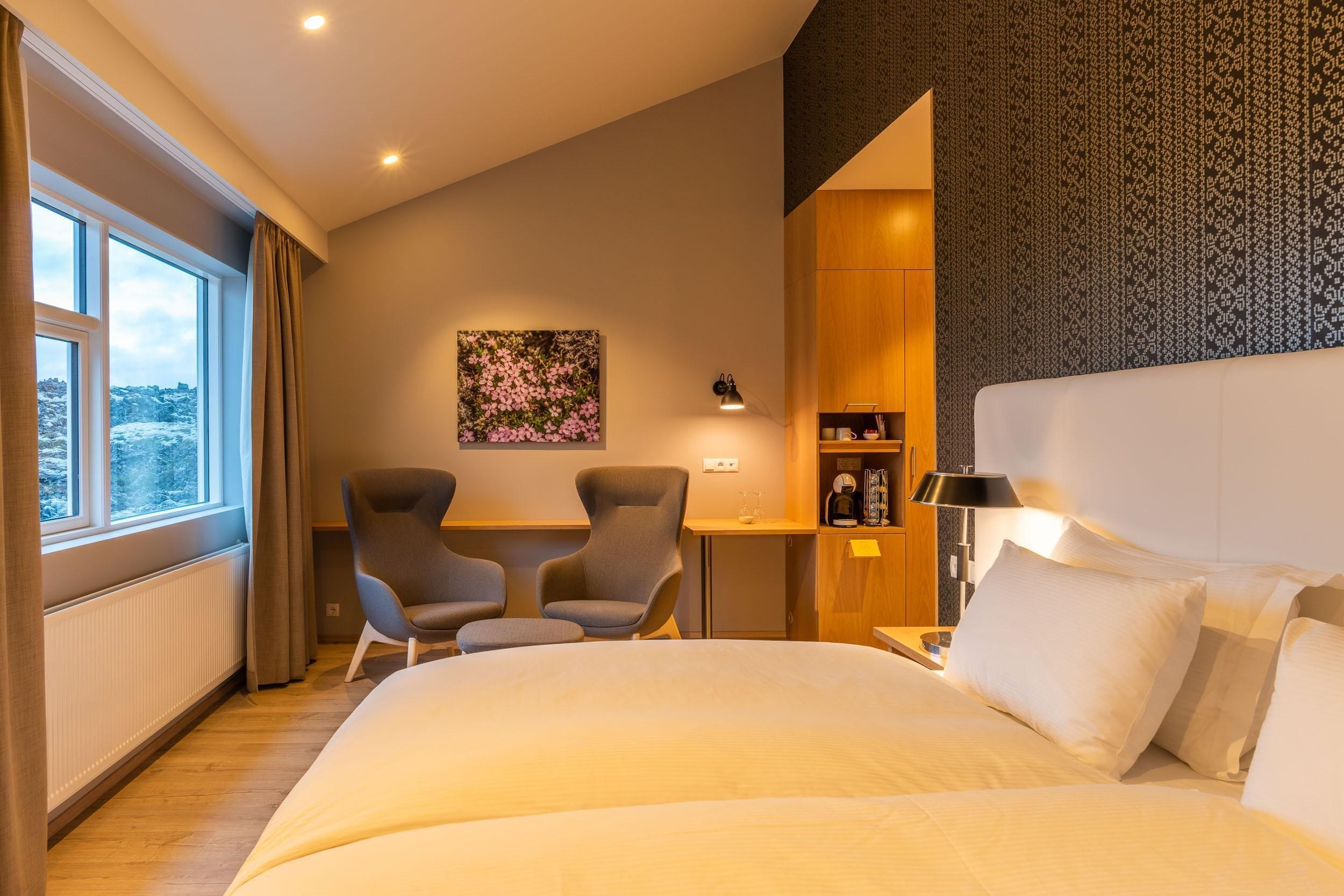 Chambre Deluxe, rez-de-chaussée | Couette en duvet, décor unique, bureau