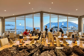 Frühstück, Mittagessen, internationale Küche, Blick auf den Garten