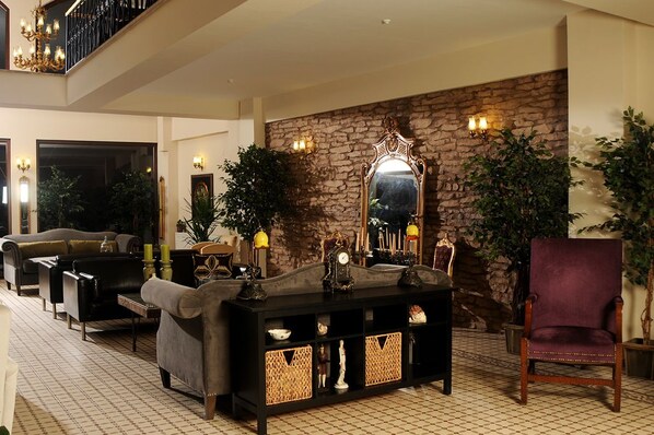 Lobby sitting area - Edahan Hotel (Biga)