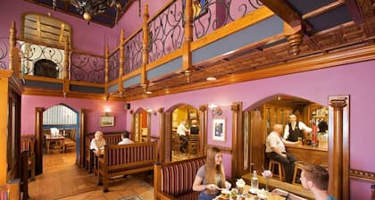 Hamlet Court Hotel
