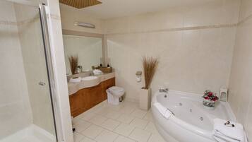 Junior Room | Bathroom