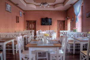 Daily buffet breakfast (PLN 55 per person)