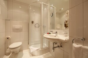 Standard-Doppelzimmer | Badezimmer