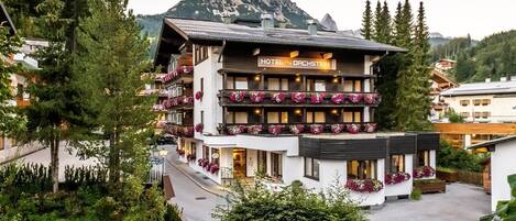 Front of property - evening/night