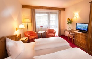 Standard Double Room | In-room safe, desk, free cribs/infant beds, free WiFi