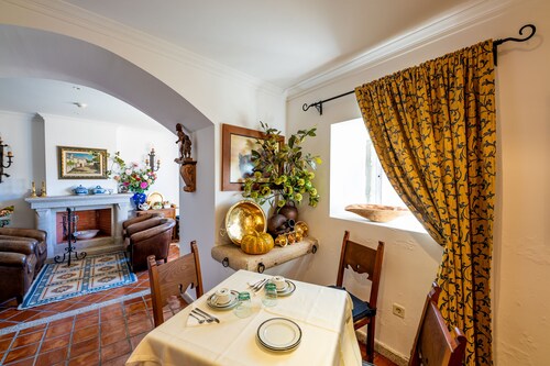 Casa Amarela Hotel & National Monument