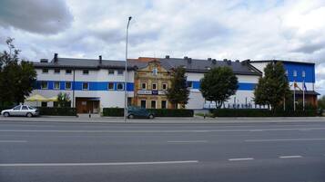 المنشأة من الخارج