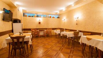 ๋งค์ผ ์ ๋ฝ์ ์์นจ ์์ฌ(1์ธ๋น MDL 150)