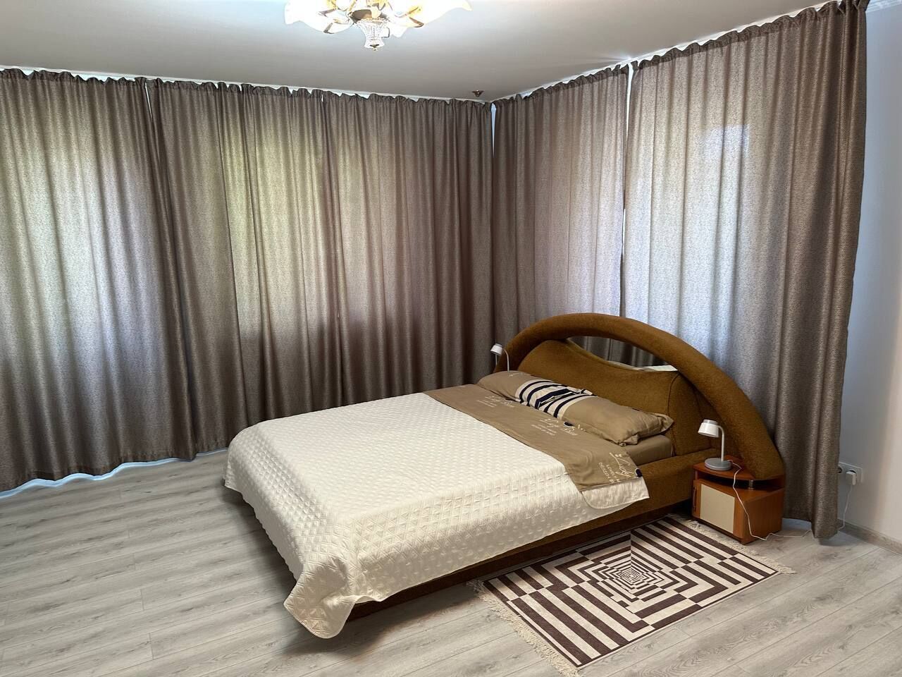 standard double room | desk, soundproofing, free wifi, bed sheets