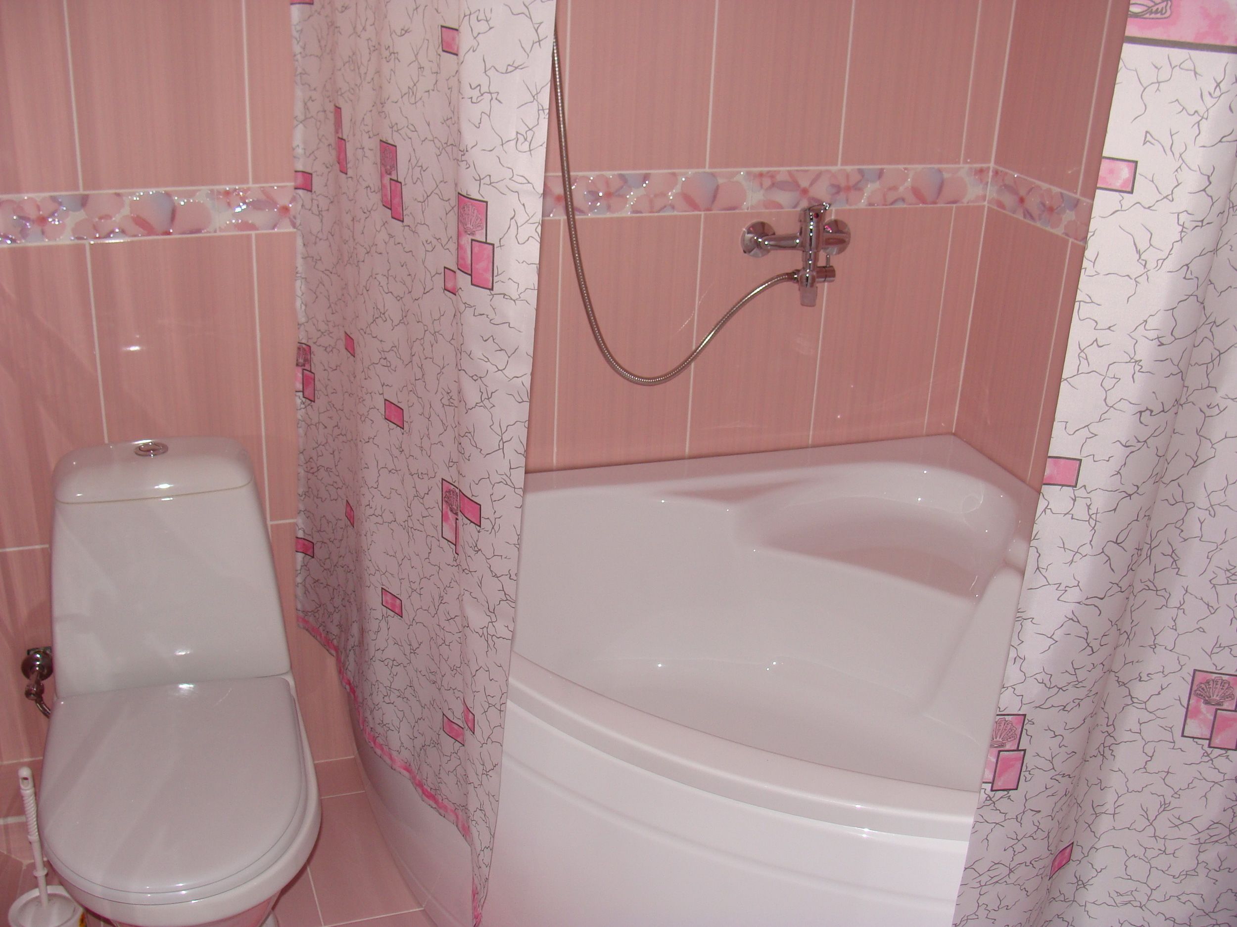 economy double room | bathroom | free toiletries, hair dryer, slippers, towels